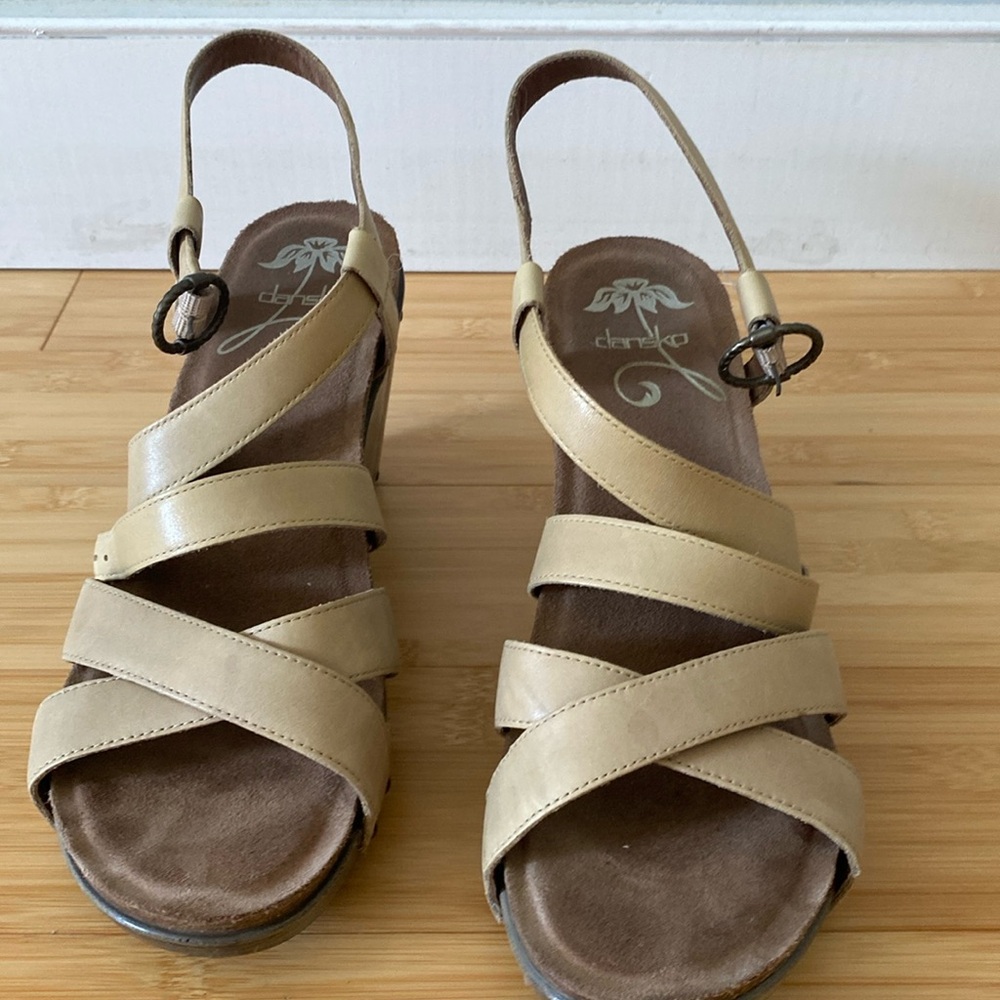 Dansko frida wedges size 42